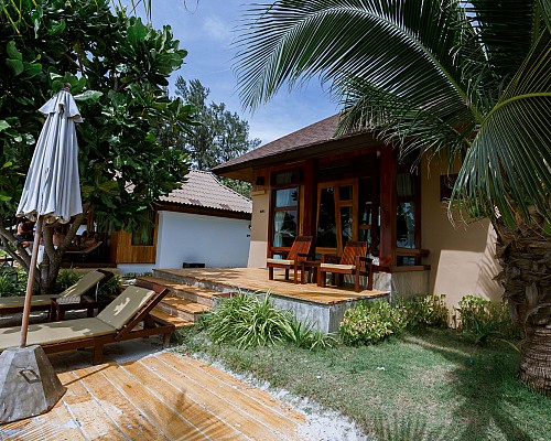 Honeymoon Beach Front / View Bungalow