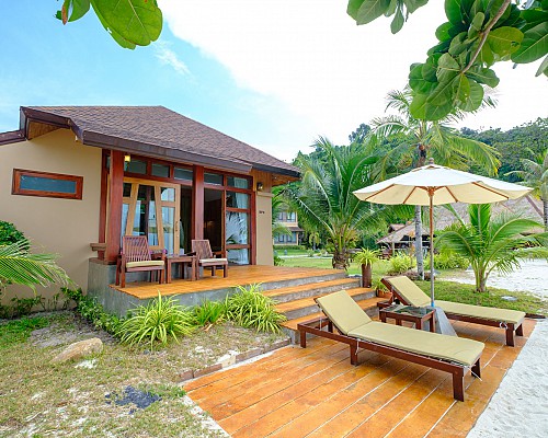 Honeymoon Beach Front / View Bungalow